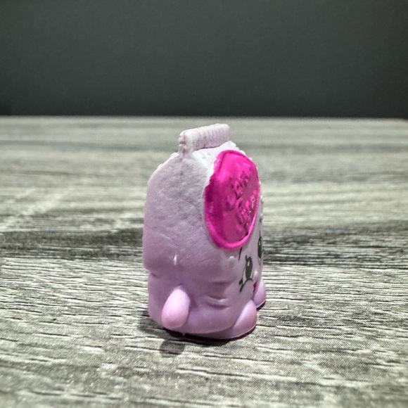 Shopkins | Bakery: Cassie Caster Sugar (6-040) - Mini Collectable Figure - Picture 3 of 6